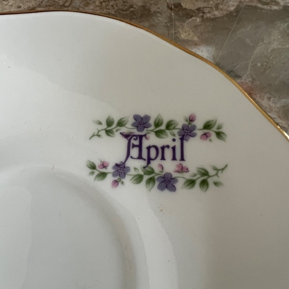 Vintage Duchess 'April' Cup & Saucer - Picture 9 of 12